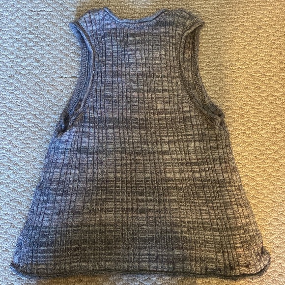 Anthropologie sleeveless light sweater in grey with pink streaks - Picture 4 of 5